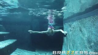 Anna Bell Peaks gondosan popóba rakva