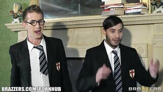 Tarra White a bombázó sulis repedtsarkú