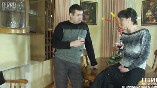 Orosz mami a nevelt fiával szexel