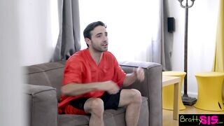 A kívánatos zsenge nőci tv nézés helyzett szopna