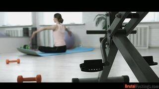 Jogázó tinédzser nőcit közösül popó lyukba az edő