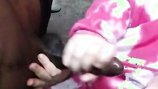 Tini fiatal barinő barna pöcst szop