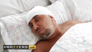 Brazzers - Brooklyn Gray szőrös lyuka megrakva