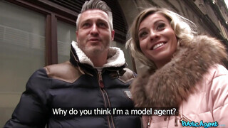 Public Agent - Vicky Love más csávó hímvesszőjén lovagol