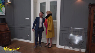 Mature.nl - Korosodó háziasszony segg lyukba tolva