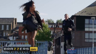 Brazzers - Polly Pons és a gigantikus faszú zsaru