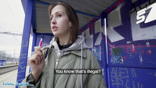Public Agent - Tini pipi pénzért kúrel