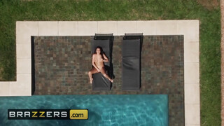 BRAZZERS - Jolee Love a méretes cicis zsenge lány