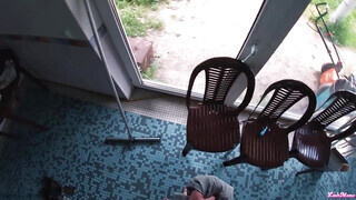 Kitetovált orosz zsenge szuka a medencénél kamatyol