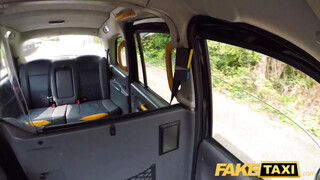 Fake Taxi - Barbie Sins segg lyukba reszelve