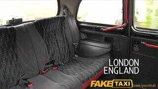FakeTaxi - műcsöcsös pipi szeret herét nyalni