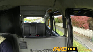FakeTaxi - iskolás gádzsi ordítva élvez