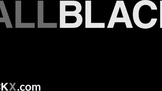AllBlackX - Cecilia Lion a izgató szőrös pinás fiatal