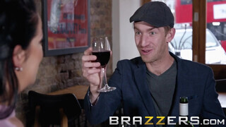 Brazzers - Anissa Jolie élvezi a gigászi hímvesszőt
