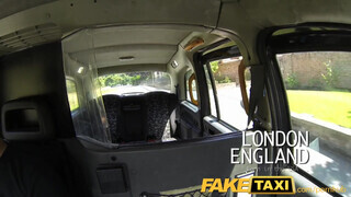 FakeTaxi amerikai félvér pipi kettyinteni akar