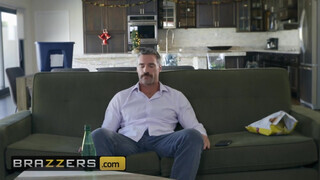 Brazzers - a tetkós pornós gádzsi elpusztítva