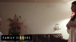 FamilySinners - India Summer a férje fiával hancúrozik félre