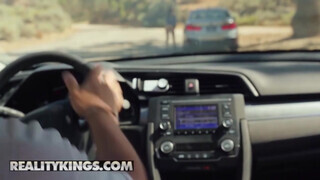Reality Kings - Aria Lee rámászik a bmw-s pasas faszára