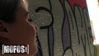 Mofos - Elle Rose 18 éves kedveli a óriási cerkát