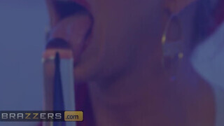 Brazzers - Phoenix Marie gigászi popója megdolgozva