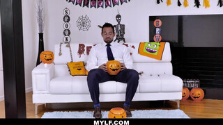 Anna Bell Peaks a fullos kitetovált milf - Mylf