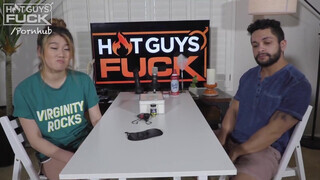Hot guys fuck - a japán maca nagyon örül a gigászi fasznak