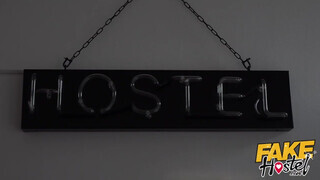 Három céda kényezteti egymást - Fake Hostel