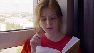 ULTRAFILMS - bájos zsenge lány begerjed egy könyvre