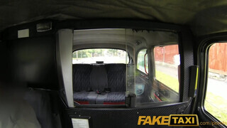 FakeTaxi - Felborotvált fejű punk csajszika megdugva