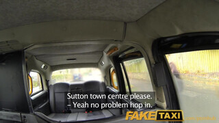 FakeTaxi - Zsenge lány rábukik a faszra