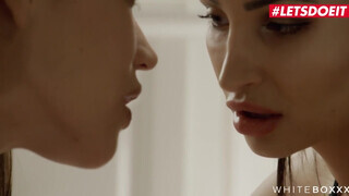 White Boxxx - Alyssia Kent és Alyssa Reece a izgató román lányok