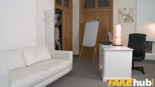 Fake Agent - Lilu Moon imád a castingon kamatyolni