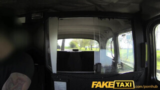 FakeTaxi - ártatlan kicsike zsenge csajszika és a vastag farok