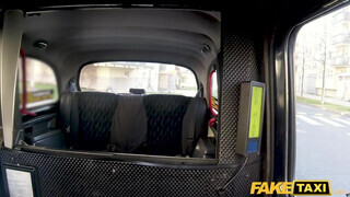 Fake Taxi - 19 éves zsenge nőci kufircolni akart