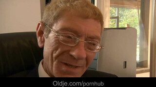 Korosodó káró és a tini titkárnője