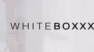 WhiteBoxxx - gigászi picsájú lány reggel is akar kettyinteni