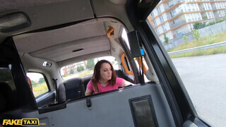 Fake Taxi - Maya B megrakva a hátsó ülésen