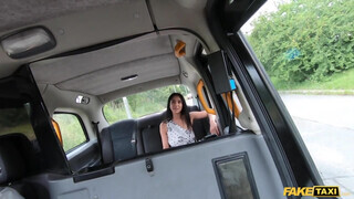 Fake Taxi - Izgató brazil pipit kúr a taxis