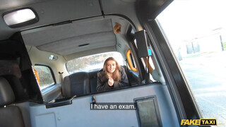 Fake Taxi - 18 éves nőci hátsó bejáratba tolva