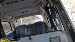Fake Taxi - Csöcs Zerati a termetes cickós francia lány