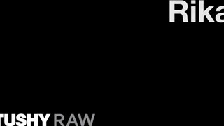 TUSHYRAW - Rika seggel lovagolja meg a óriási hímtagot