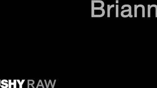 TUSHYRAW - Brianna a dögös brazil milf