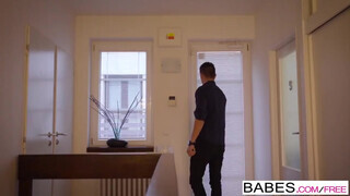 Babes - Paula Shy a termetes keblű csajszi