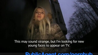 PublicAgent - Karol Lilien a gigászi tőgyes szöszi
