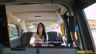 Fake Taxi - Megan Fiore a gyönyörű méretes kannás szuka