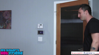 Abby Paradise a termetes popós tinédzser - Naughty America