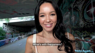 Public Agent - Asia Vargas a bájos ázsiai pipi