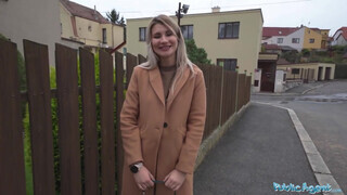 Public Agent - Marsianna Amon a gigantikus tőgyes csajszika