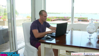 Michelle Martinez a cuki spanyol zsenge - Naughty America