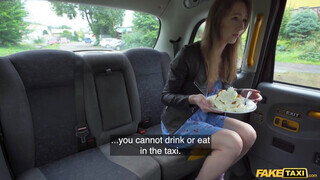 Fake Taxi - Gina beindult a hátsó ülésen